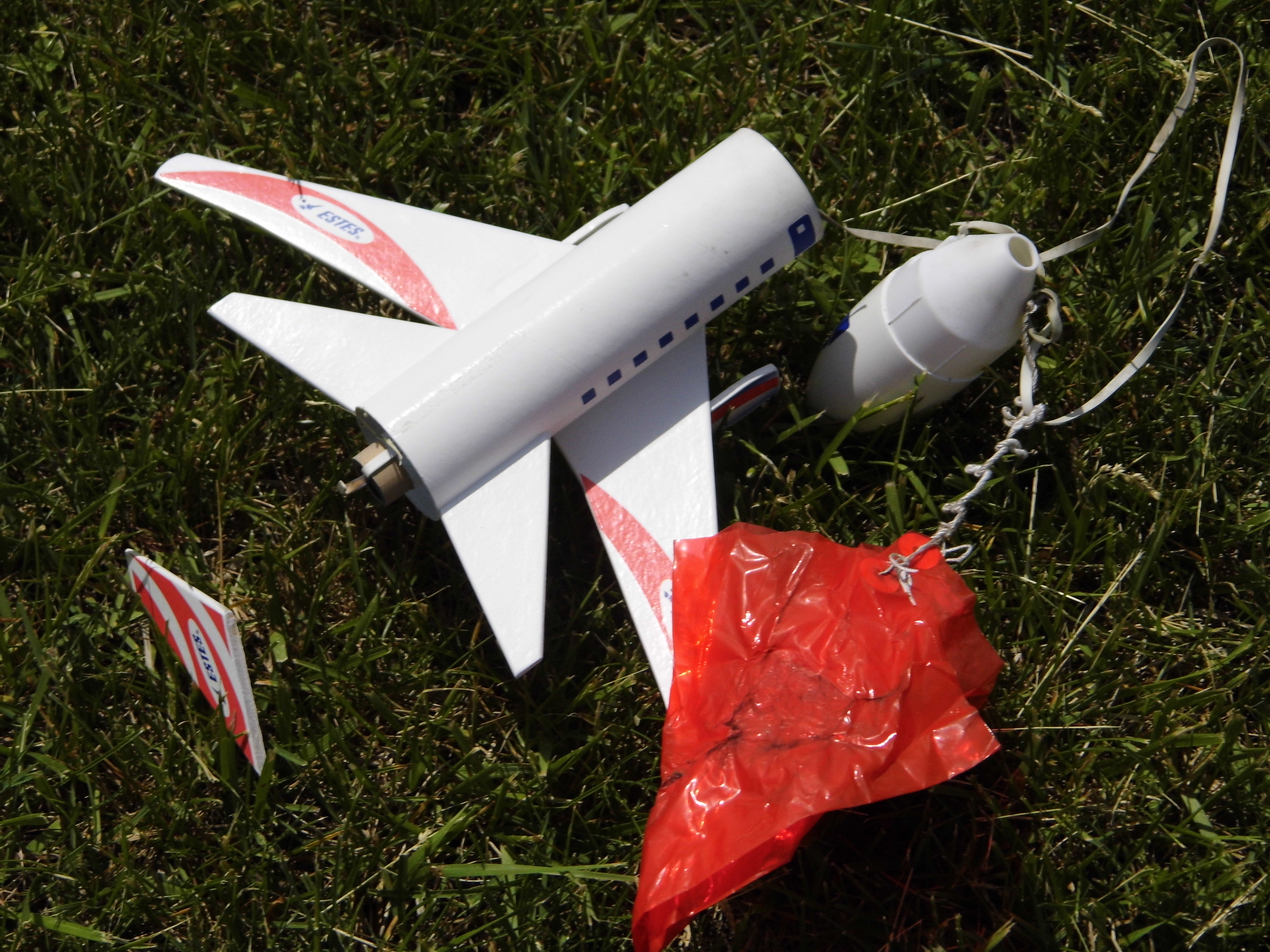 Estes Jet Liner Model Rocket Kit Skill Level I 3230 